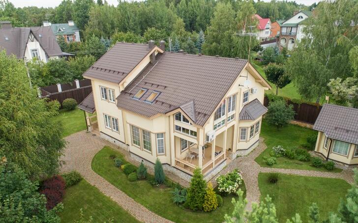 2-этажный коттедж 250 м² с отделкой