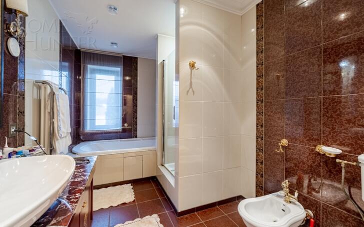 2-этажный коттедж 350 м² с отделкой
