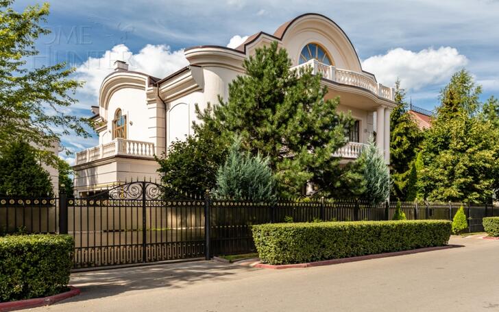 3-этажный коттедж 750 м² с отделкой