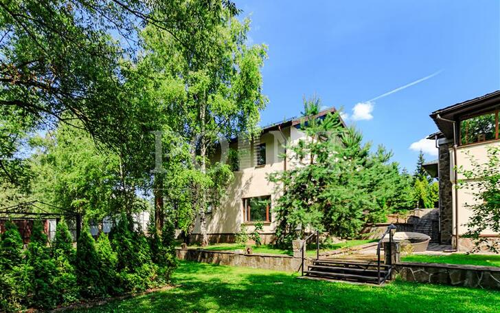 2-этажный коттедж 1 140 м² с отделкой