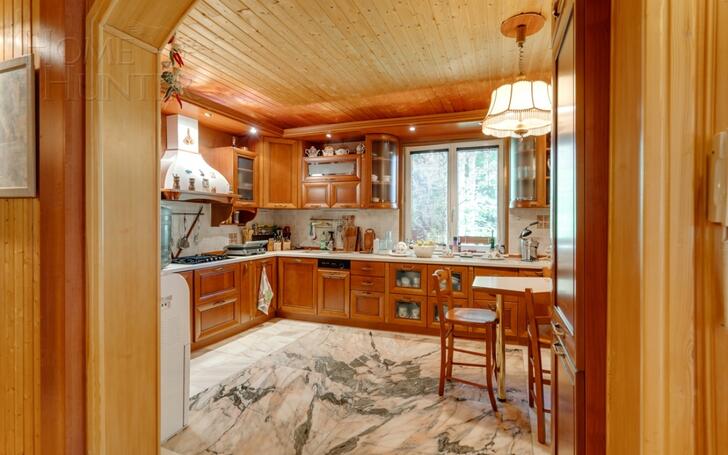 3-этажный коттедж 650 м² с отделкой