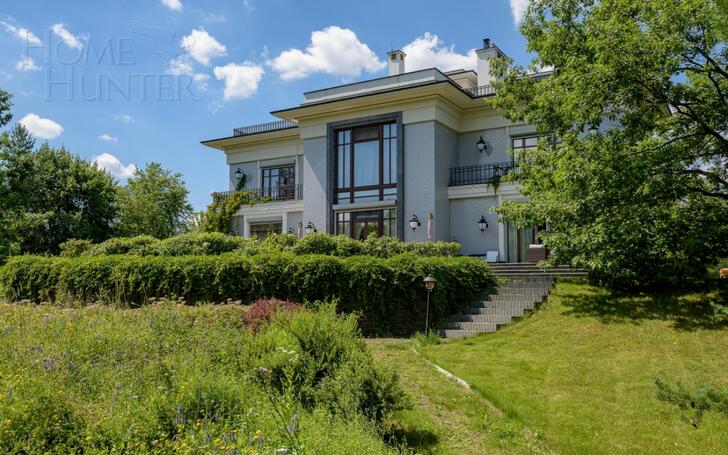 3-этажный коттедж 1 315 м² с отделкой