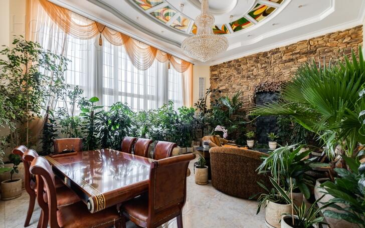 3-этажный коттедж 1 650 м² с отделкой