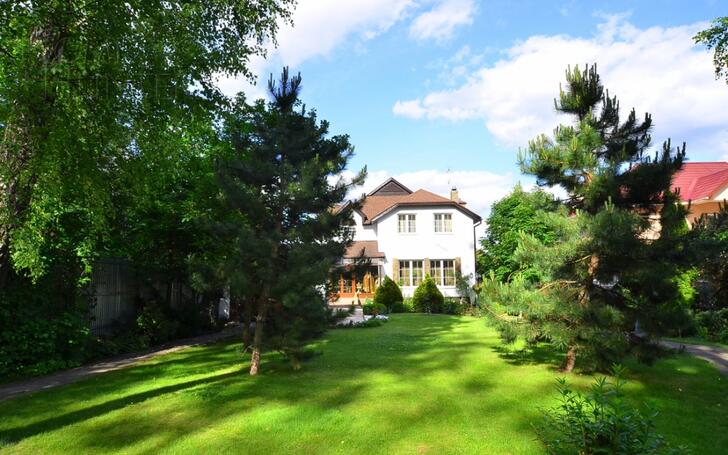 2-этажный коттедж 350 м² с отделкой