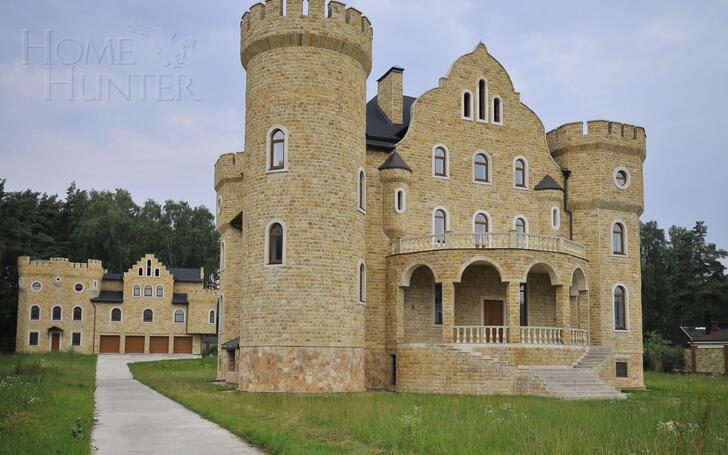 3-этажный коттедж 1 900 м² без отделки