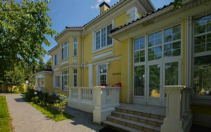 2-этажный коттедж 800 м² с отделкой