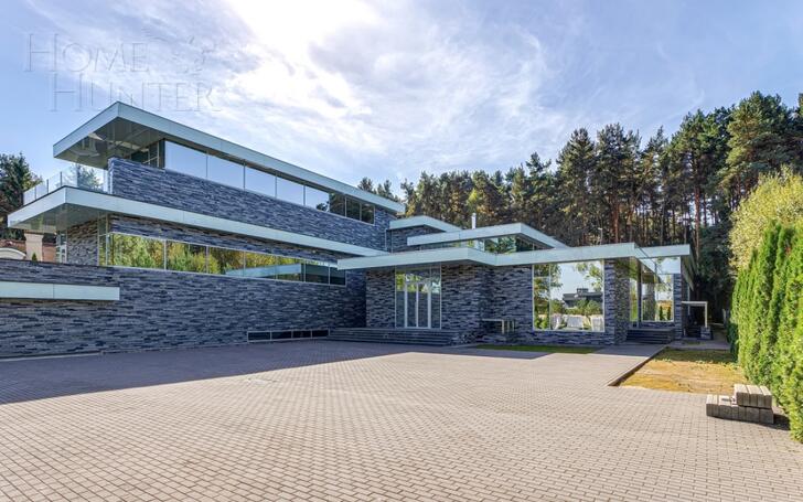 3-этажный коттедж 1 546 м² без отделки