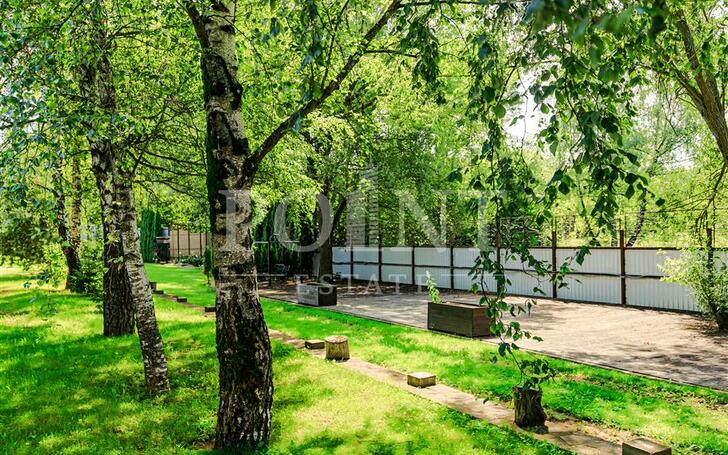 2-этажный коттедж 1 140 м² с отделкой