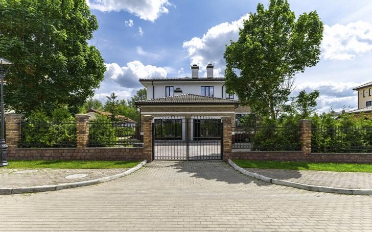 2-этажный коттедж 560 м² без отделки