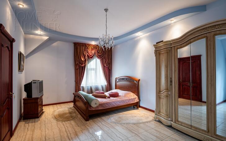 3-этажный коттедж 1 000 м² с отделкой