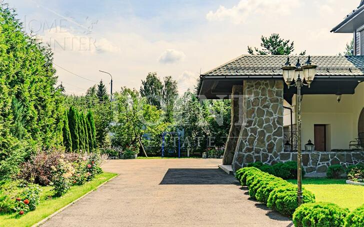 2-этажный коттедж 1 140 м² с отделкой