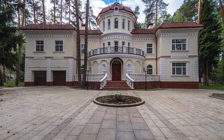 2-этажный коттедж 1 250 м² с отделкой