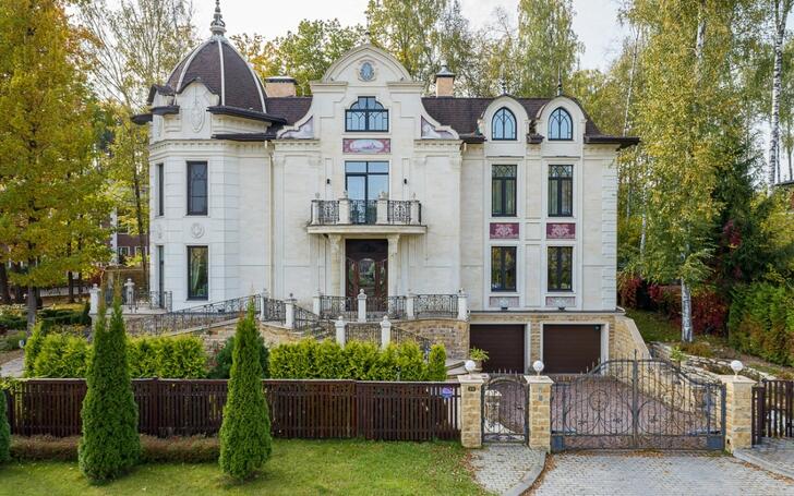 2-этажный коттедж 1 100 м² с отделкой