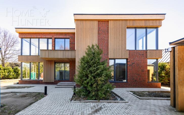 2-этажный коттедж 320 м² с отделкой