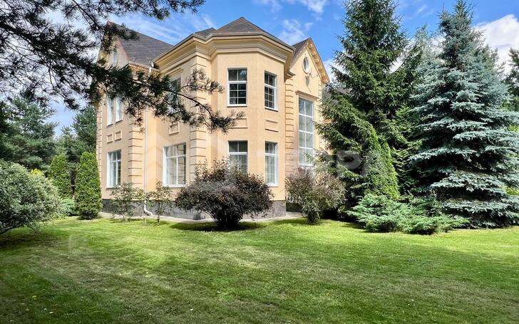 2-этажный коттедж 650 м² с отделкой