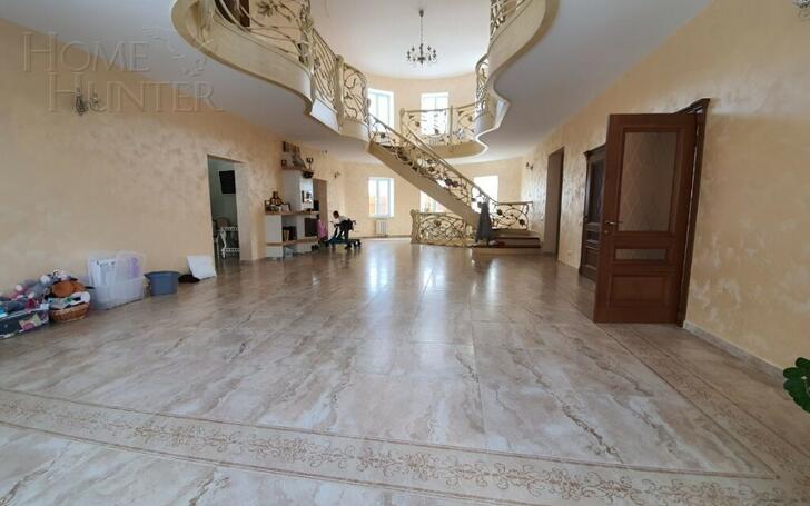 3-этажный коттедж 1 240 м² с отделкой