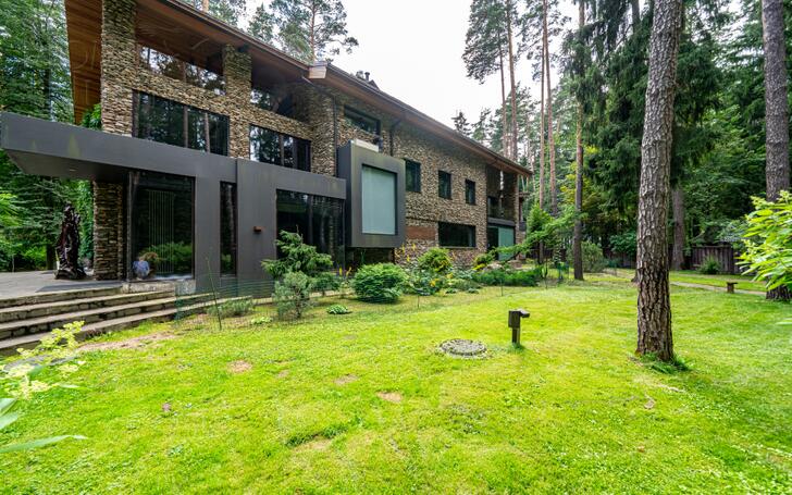 2-этажный коттедж 1 500 м² с отделкой