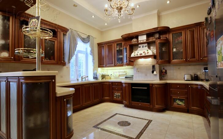 2-этажный коттедж 560 м² с отделкой