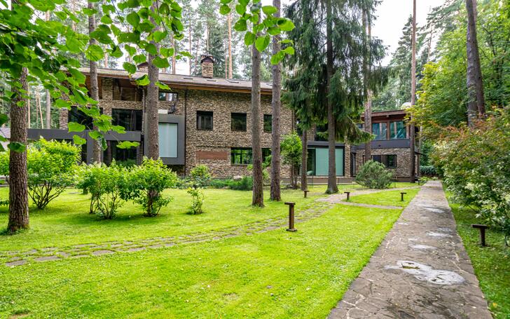 2-этажный коттедж 1 500 м² с отделкой