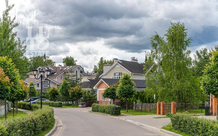 3-этажный таунхаус 250 м² с отделкой
