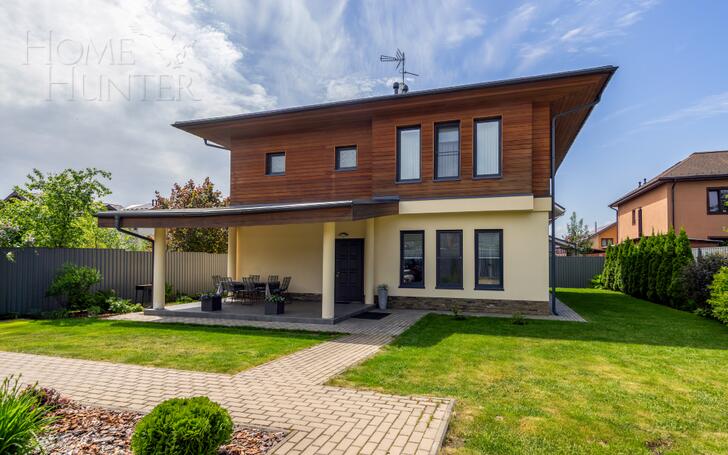 2-этажный коттедж 200 м² с отделкой