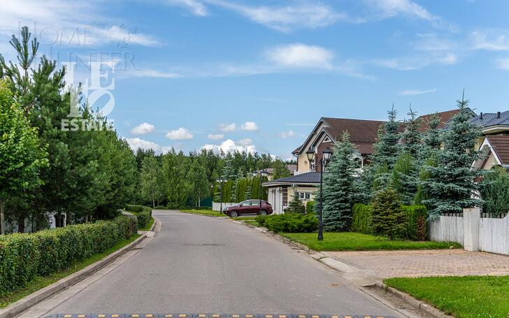 3-этажный таунхаус 250 м² с отделкой