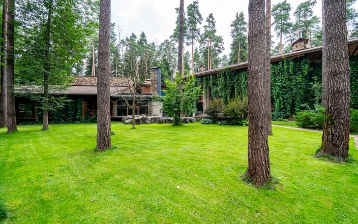 2-этажный коттедж 1 500 м² с отделкой