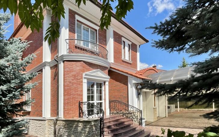 2-этажный коттедж 560 м² с отделкой