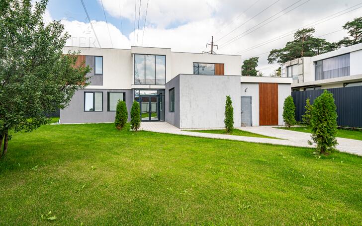 2-этажный коттедж 250 м² с отделкой