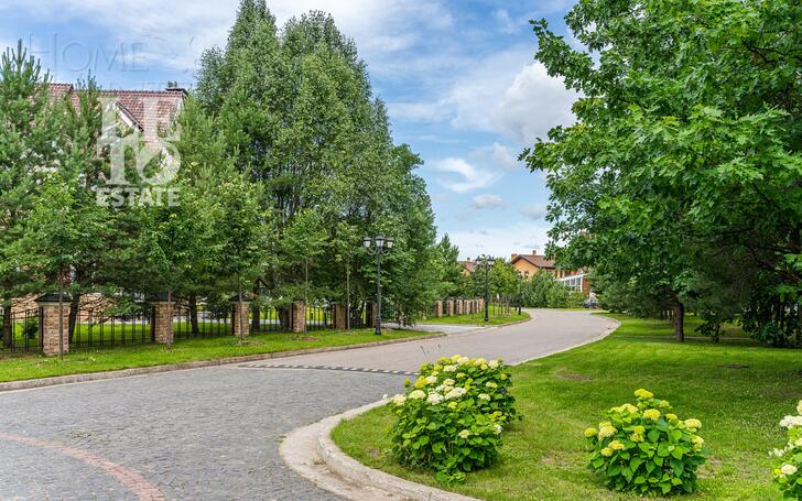 3-этажный таунхаус 250 м² с отделкой