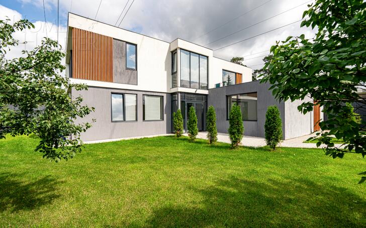 2-этажный коттедж 250 м² с отделкой