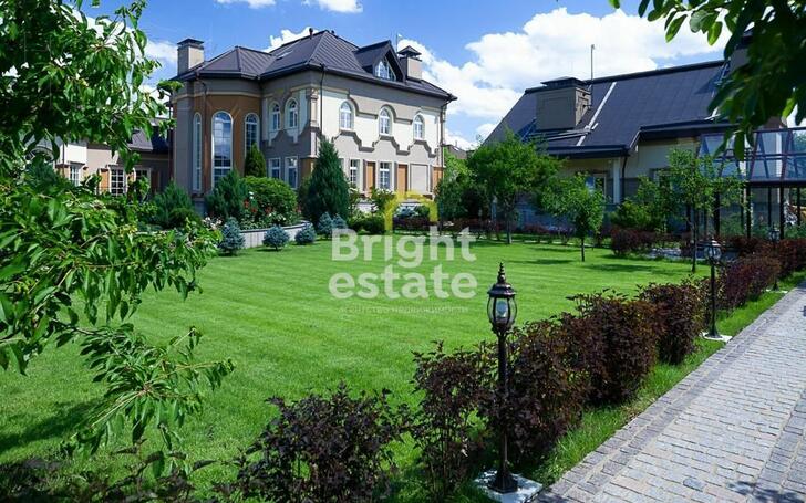 2-этажный коттедж 1 700 м² с отделкой