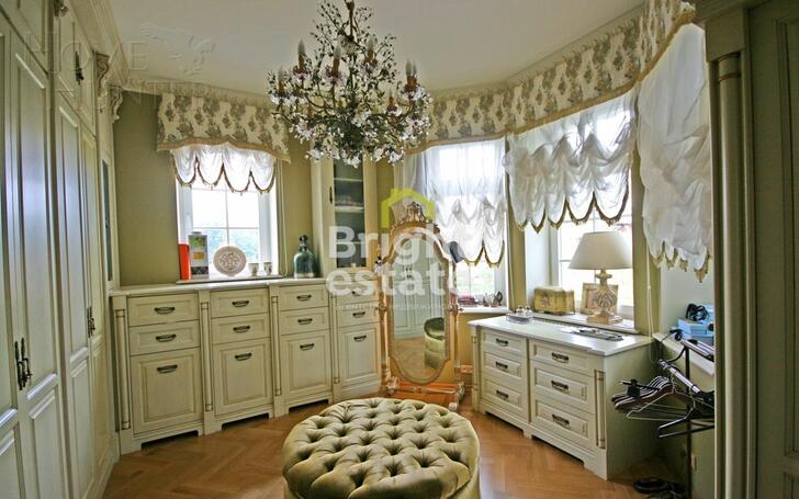 2-этажный коттедж 1 400 м² с отделкой