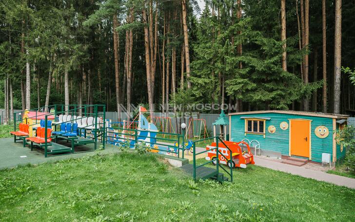 3-этажный коттедж 1 100 м² с отделкой