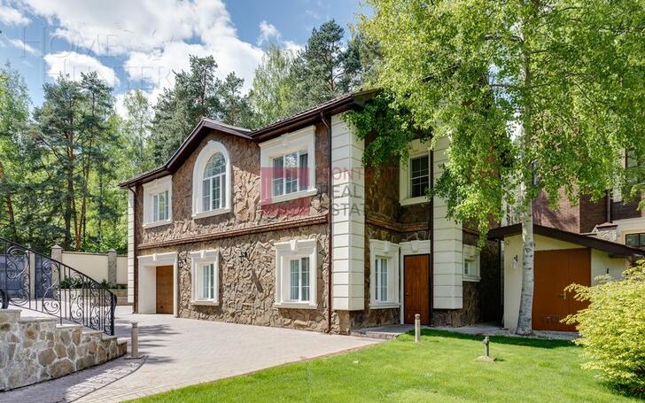 2-этажный коттедж 900 м² с отделкой