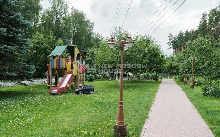 3-этажный коттедж 1 100 м² с отделкой