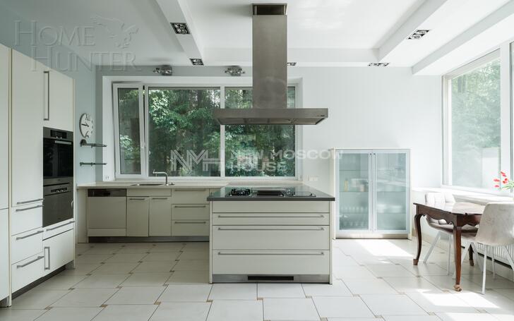 3-этажный коттедж 1 100 м² с отделкой