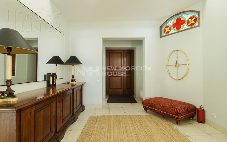 3-этажный коттедж 1 100 м² с отделкой