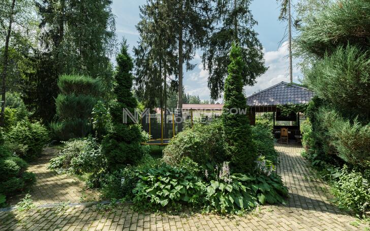 3-этажный коттедж 1 100 м² с отделкой