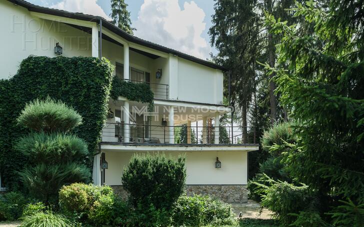 3-этажный коттедж 1 100 м² с отделкой