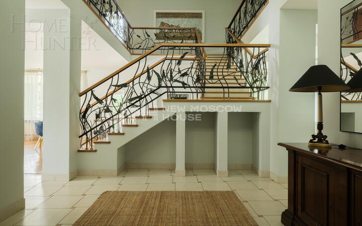 3-этажный коттедж 1 100 м² с отделкой