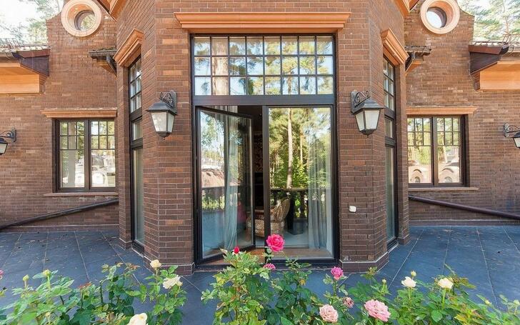 2-этажный коттедж 1 400 м² с отделкой