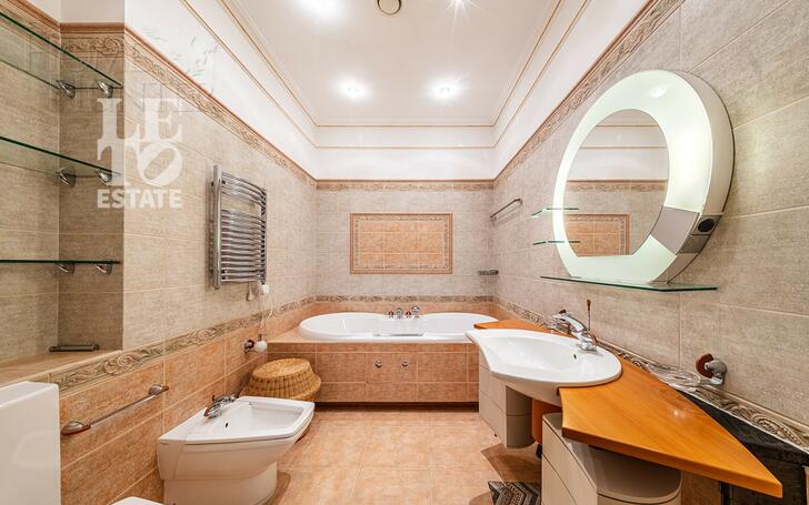 2-этажный коттедж 1 250 м² с отделкой