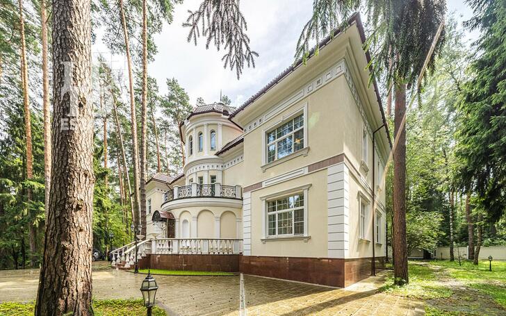 2-этажный коттедж 1 250 м² с отделкой