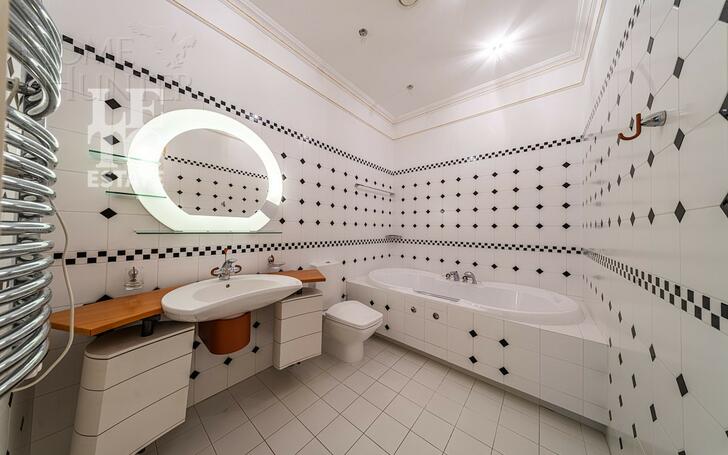 2-этажный коттедж 1 250 м² с отделкой