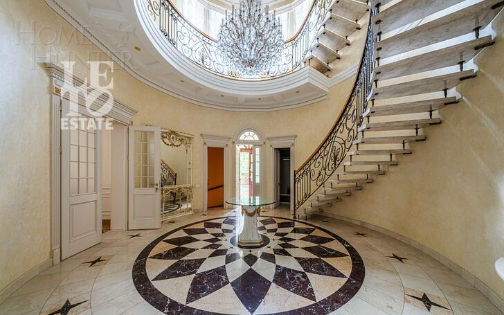 2-этажный коттедж 1 250 м² с отделкой