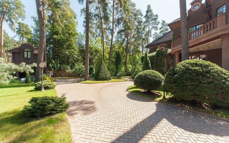 2-этажный коттедж 1 400 м² с отделкой