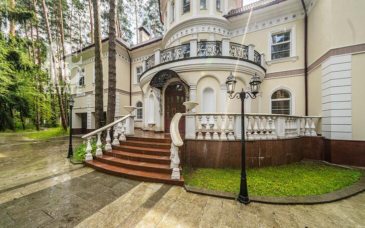 2-этажный коттедж 1 250 м² с отделкой
