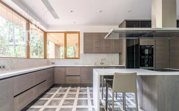 2-этажный коттедж 1 330 м² с отделкой