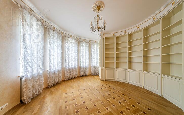 2-этажный коттедж 1 250 м² с отделкой